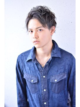 キング 高槻(K!ng) クセをいかしたメンズパーマ風２ブロックスタイル