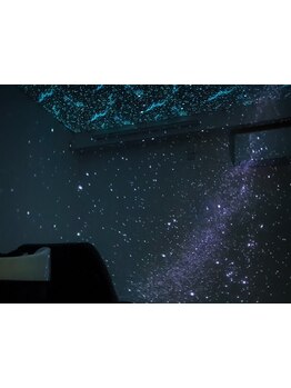 地肌環境を整えるヘッドスパ。癒しの4種のアロマで心もリラックス*プラネタリウムと波の音でもゆったりと◎