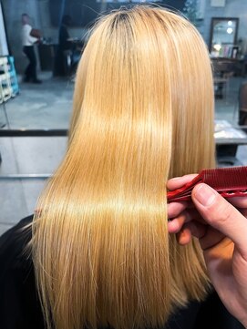 エイミー(Aimee) Aimee町田 抜きっぱなしブロンド×髪質改善トリートメント