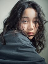 ノーイェス(NOYES)&nbsp;ダークグレージュ×ロングウェーブ