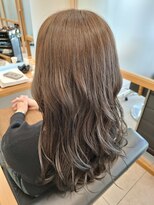 リュクスバトーバイトリコ 船橋南口店(Luxe BATEAU by tricot) 艶グレージュ