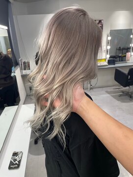 キング 心斎橋店(K!ng) ハイライトカラーミルクティーベージュレイヤーカット