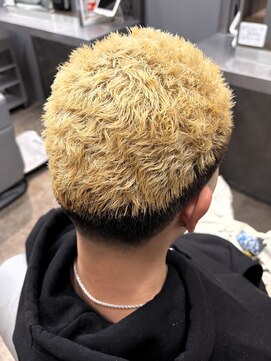 ノイセル(Noisyle) MEN’S HAIR/サーフカール/刈り上げセンターパート/北堀江☆