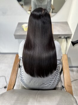 エルピス 大和店(elpis)の写真/【白髪×うねり】を同時に解決！素髪のような自然な丸みとツヤを叶える大人女性のための縮毛矯正◎