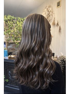 ヘアーデザインフアリ(Hair design fuari) 個性的デザインカラー