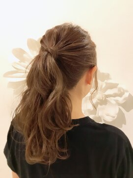 ビーハイブ ギフト(BeeHIVE GIFT) アプリエ☆ハイ透明感カラー☆波ウェーブポニテ☆