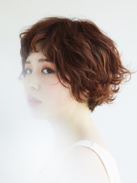 スタンス(stance) コーラルカラーとリラクシーパーマで小顔見せショート［恵比寿］