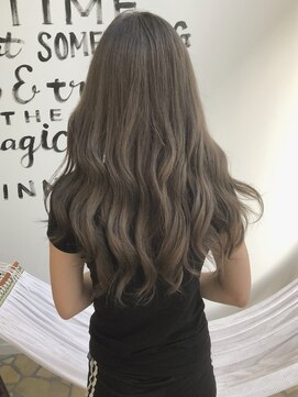 ヘアーデザインルアナ(Hair design Luana.) ブリーチカラーグレー