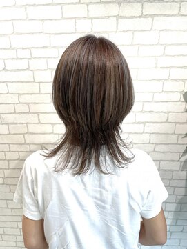 ミューバイケンジ(miu by KENJE) miu&伊藤夏海  白髪を活かすハイライト◎