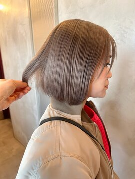リリアーナ(LILIANA) 池袋 ケアブリーチ ハイトーン ベージュ ボブ♪