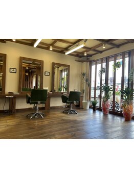 柔らかく、自然なストレートに◎髪のクセやうねりにお悩みの方にオススメ！お得なクーポンも要チェック☆