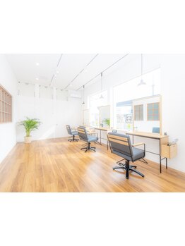 「特別をより身近に」気軽に通える、アットホームな【BASE hair】