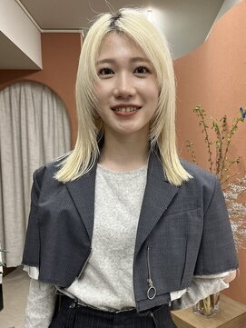 ノーム(norm) 顔周りレイヤースタイル