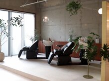ハクボ(hakubo)の雰囲気(コンクリートと植物の空間で至福の時間をお過ごし下さい)