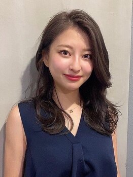 アピューズ ヘアー 三宮(Apiuz Hair)の写真/【三宮駅すぐ】《カット¥3300~》黄金比に合わせた小顔カットが大人気☆顔周りのおくれ毛も可愛く再現♪