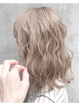 ベレーザ 渋谷(BELEZA) 4077ミルクティーアッシュ艶髪タンバルモリボブニュアンスカラー