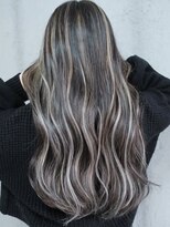 マリアナ(Mariana)&nbsp;ハイライトショートヘアレイヤーカットダブルカラー