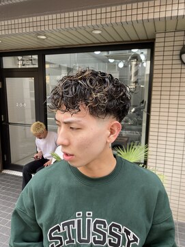 ウェルネス(Wellness) スキンフェード　パーマ