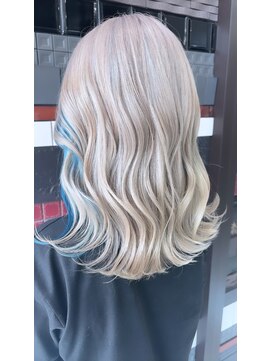 デザインサロンリア(design salon Lia) ホワイトブロンド×水色