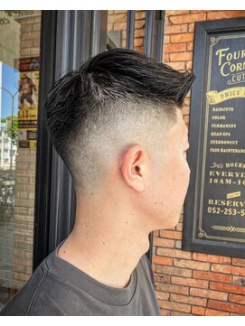 フォーコーナーズ(Four Corners) フェードカット