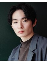 韓国ヘアカルマパーマワックスなしセンターパート黒髪ウルフ