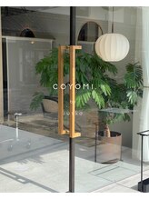 店前と店内の植物達、差し込む優しい光に癒される空間＊