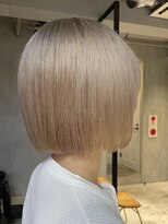 エリマ 調布(elima)&nbsp;切りっぱなしボブダブルカラーホワイトベージュカラー