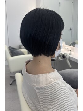 前下りショートボブ