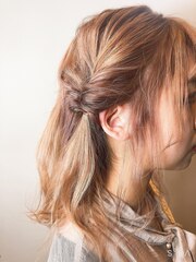 【ブリーチオンカラー】【くるりんぱ】【ヘアアレンジ】