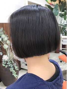 ヘアスタジオ クア hairstudio KUR ぱつんストレートボブ
