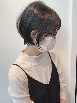 ステア ケース(stair case) 黒髪耳かけ丸みショート/銀座ショートボブ/20代30代40代髪型