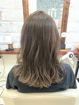 カーラ(Cara) グラデーション/デザインカラー/ベージュ系/巻き髪/トーンダウン