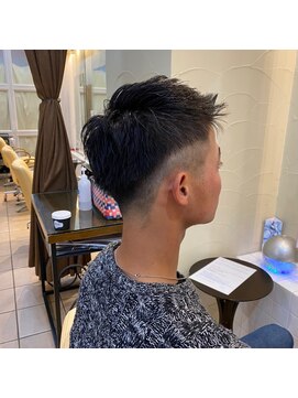 ティエル(Tiele) フェードカット