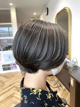 アゲート(agete) 前下がりショート/ハイライト/グレージュ/エドルカラー