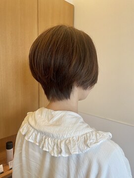 ヘアーウニール(Hair Unir) ハンドドライで簡単スタイリング　バング長めのショートスタイル