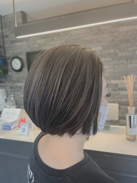 ジーズ(G's) ショートボブ&メリハリ系白髪ぼかしハイライト