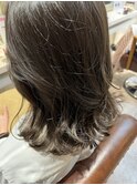 オリーブベージュ