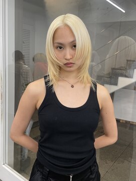 レコ 渋谷(LECO) 抜きっぱなしブリーチブロンドカラーのフェイスレイヤーカット