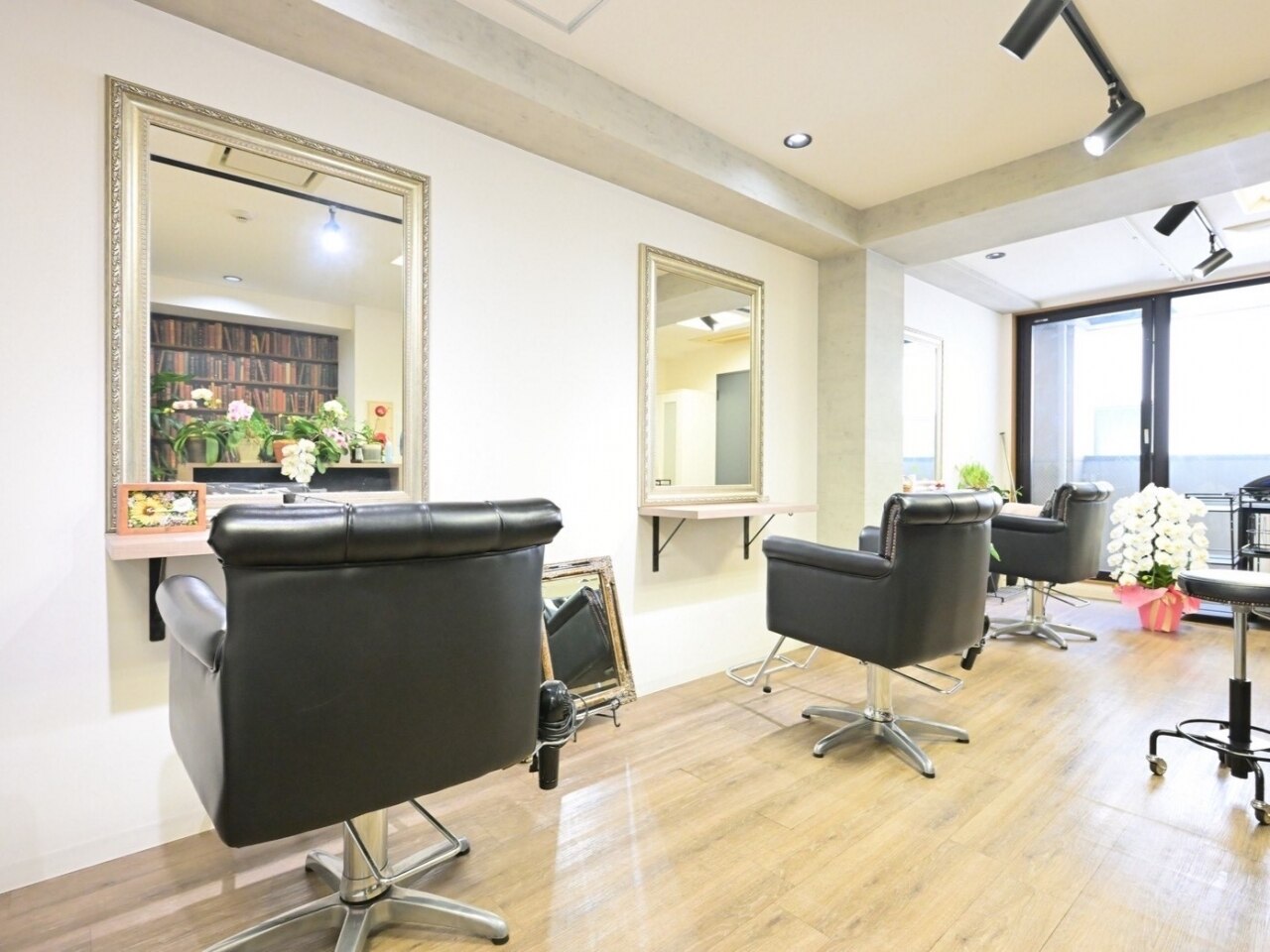 銀座駅で人気の少人数のプライベートサロンの美容院・美容室