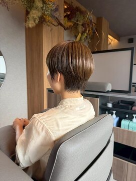 ツキヒ(TUKIHI) 丸みショート