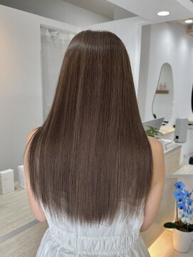 マレバイリベル 西中島(mele. by Libelle) 夜のドライヤーのみで維持できる“美髪ストレート”