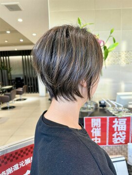白髪ぼかしショート