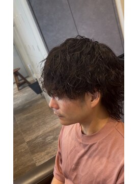 Hale hair salonメンズサロン/メンズカット/メンズパーマ/髪質改善/たまプラーザ Hale波巻きツイストスパイラルパーマ刈り上げセンターパート