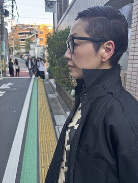 ビビト(bibito) bibito ティルダスウィントン　刈り上げツーブロック　ショート