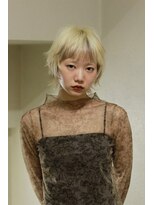 楪(yuzuriha) wolf × low light