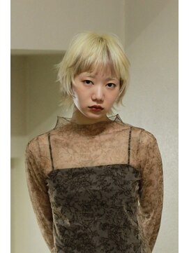 楪(yuzuriha) wolf × low light