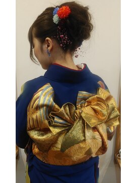 ラウム(LAUM) 振袖のお仕度。明るい紺色のお着物☆