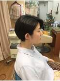 ボリューム抑えた、ショートスタイル