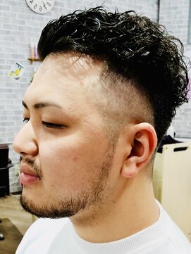 サロンドクロエ(Salon de Chloe) 《Chloe/倉敷》 黒髪×フェード×ツーブロック××スパイラル