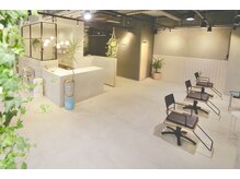 二号店Roop営業中！revie hairから徒歩2分詳しくはお電話下さい